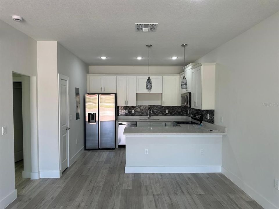 For Sale: $229,500 (3 beds, 2 baths, 1067 Square Feet)