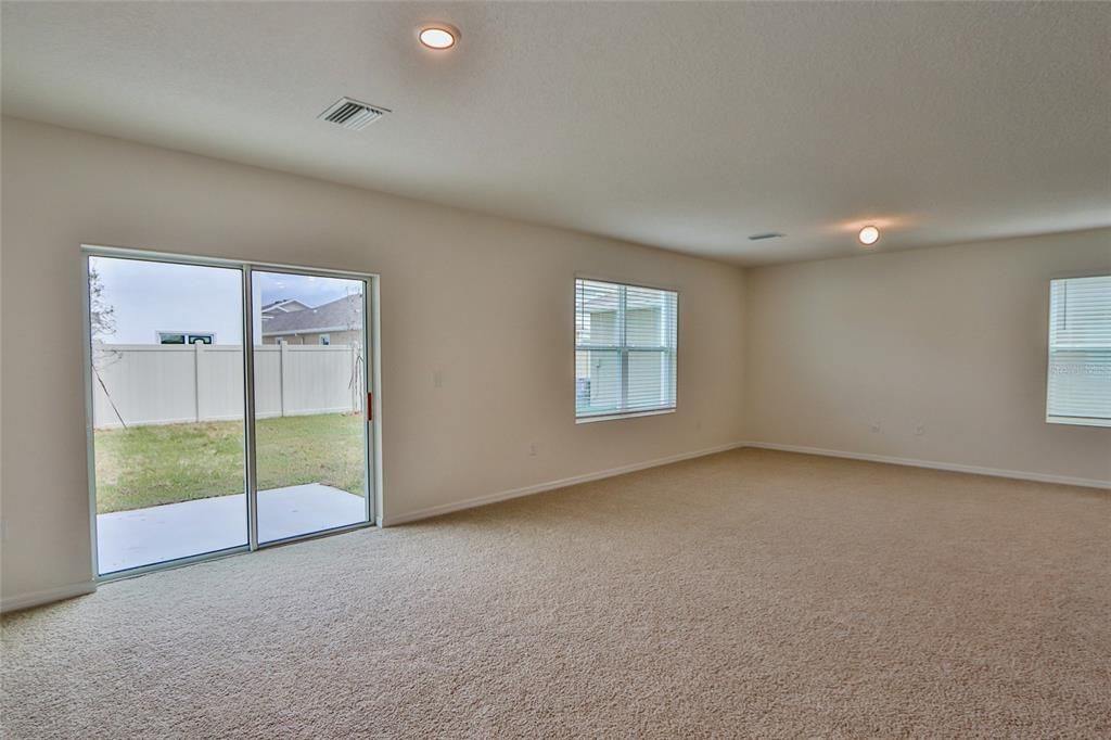 Active With Contract: $2,550 (4 beds, 2 baths, 2260 Square Feet)