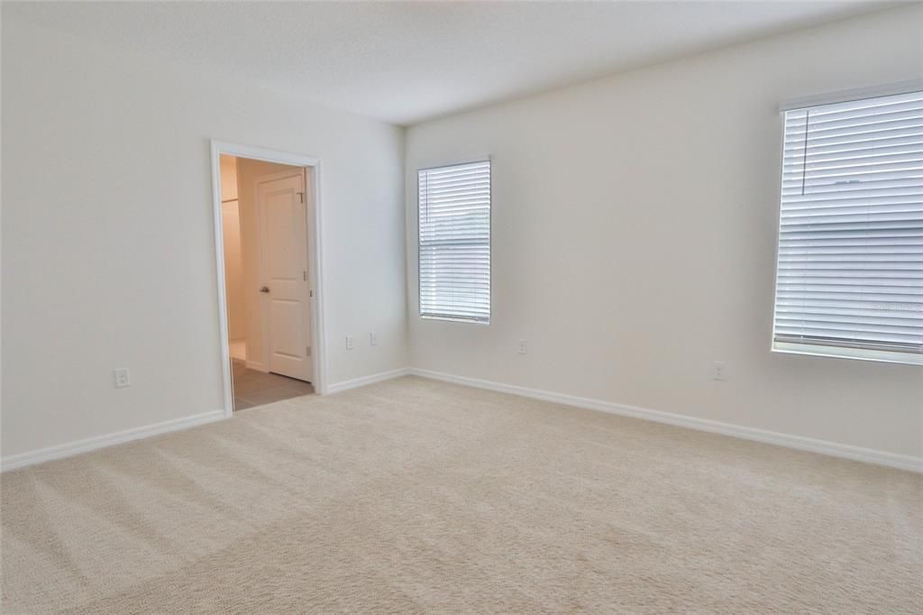 Active With Contract: $2,550 (4 beds, 2 baths, 2260 Square Feet)