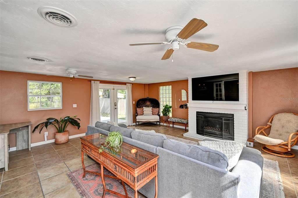 For Sale: $312,500 (3 beds, 2 baths, 1688 Square Feet)