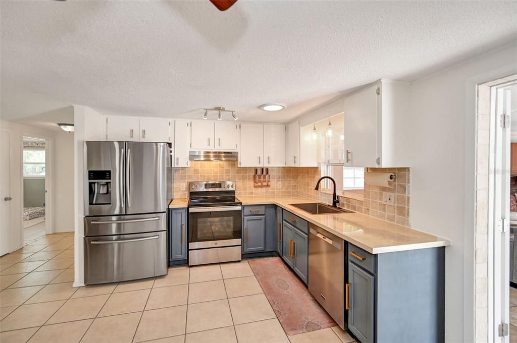 For Sale: $312,500 (3 beds, 2 baths, 1688 Square Feet)