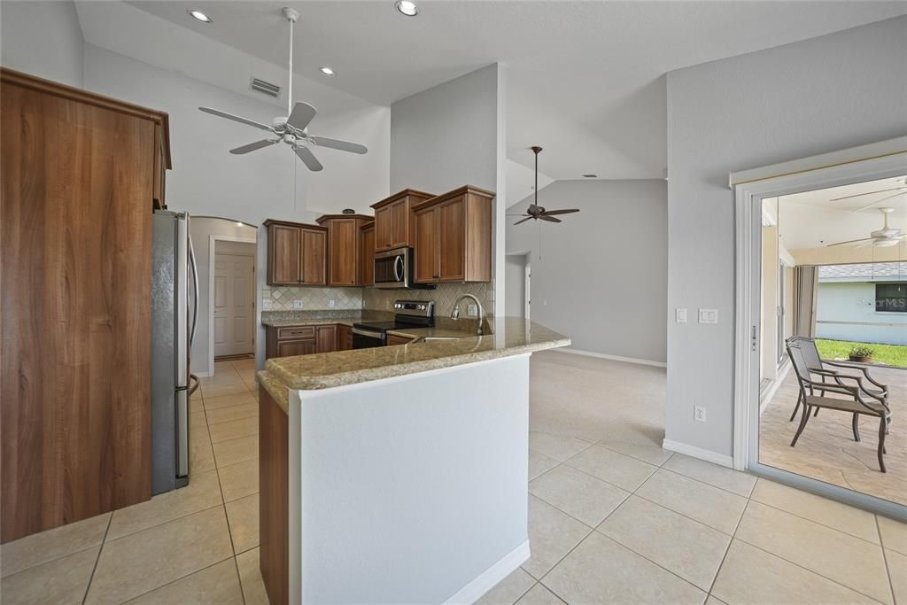 Kitchen with breakfast bar