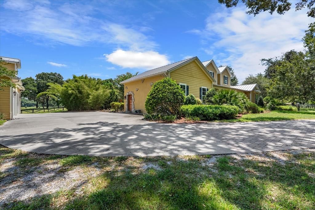 For Sale: $1,460,000 (3 beds, 2 baths, 3800 Square Feet)