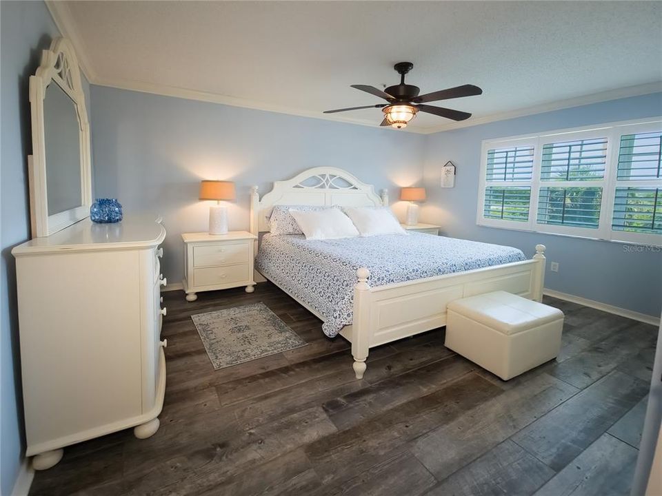 For Sale: $395,000 (2 beds, 2 baths, 964 Square Feet)