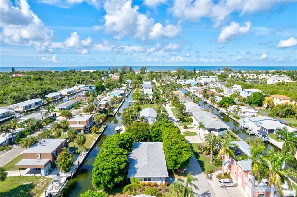 For Sale: $1,045,000 (3 beds, 2 baths, 1540 Square Feet)