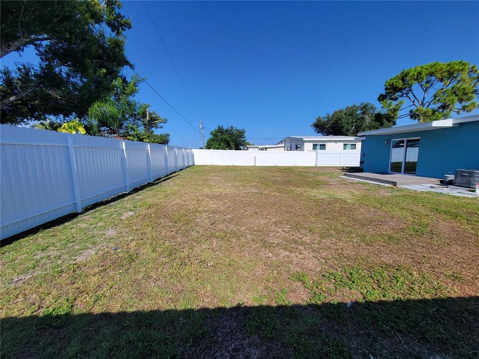 Active With Contract: $250,000 (3 beds, 2 baths, 1278 Square Feet)