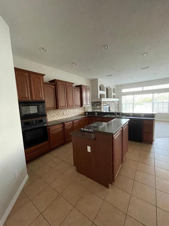 Active With Contract: $3,250 (4 beds, 4 baths, 3147 Square Feet)