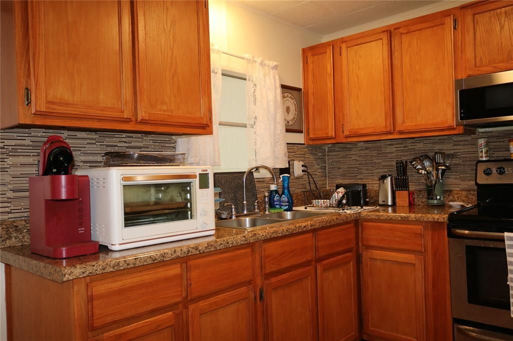 For Sale: $130,000 (2 beds, 1 baths, 864 Square Feet)