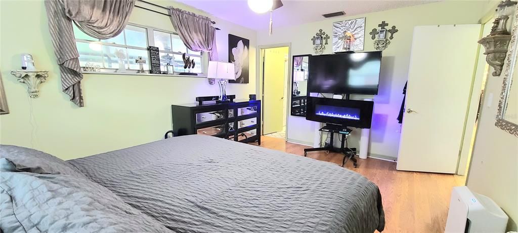 Activo con contrato: $389,000 (3 camas, 2 baños, 1694 Pies cuadrados)