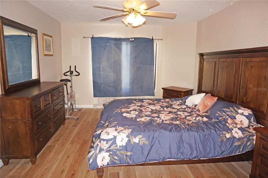 For Sale: $219,000 (1 beds, 1 baths, 1076 Square Feet)