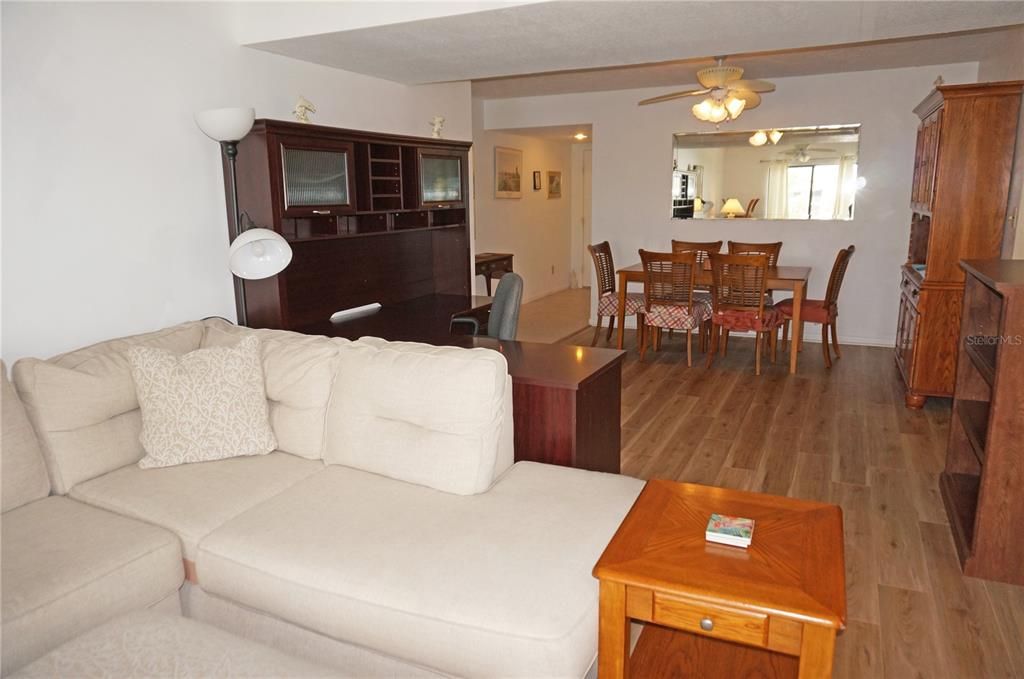 For Sale: $219,000 (1 beds, 1 baths, 1076 Square Feet)