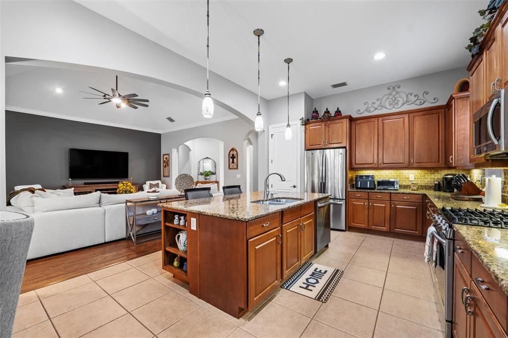 For Sale: $570,400 (3 beds, 2 baths, 2422 Square Feet)