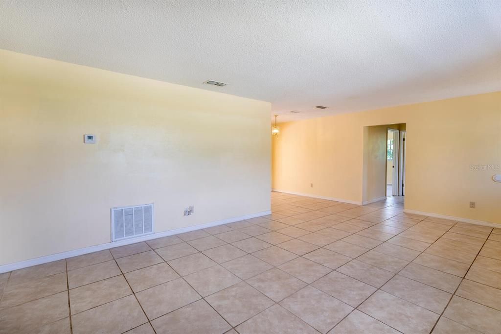 Active With Contract: $199,000 (2 beds, 1 baths, 1119 Square Feet)