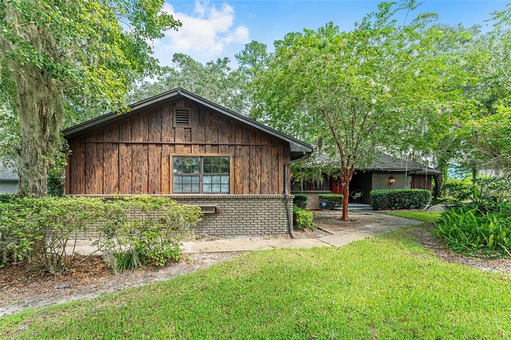 Recently Rented: $3,750 (3 beds, 2 baths, 1974 Square Feet)