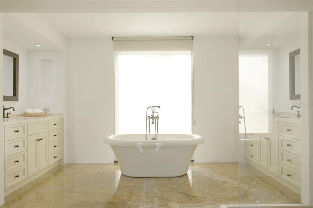 待售: $9,995,000 (6 贝兹, 7 浴室, 8704 平方英尺)