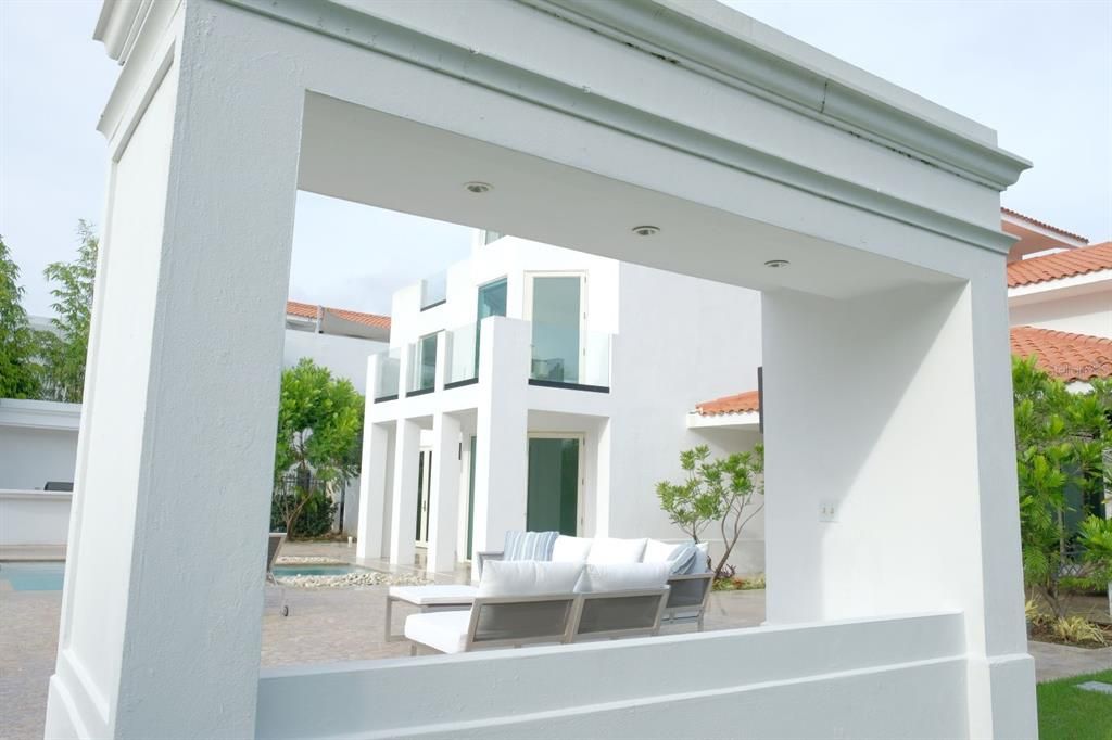 待售: $9,995,000 (6 贝兹, 7 浴室, 8704 平方英尺)