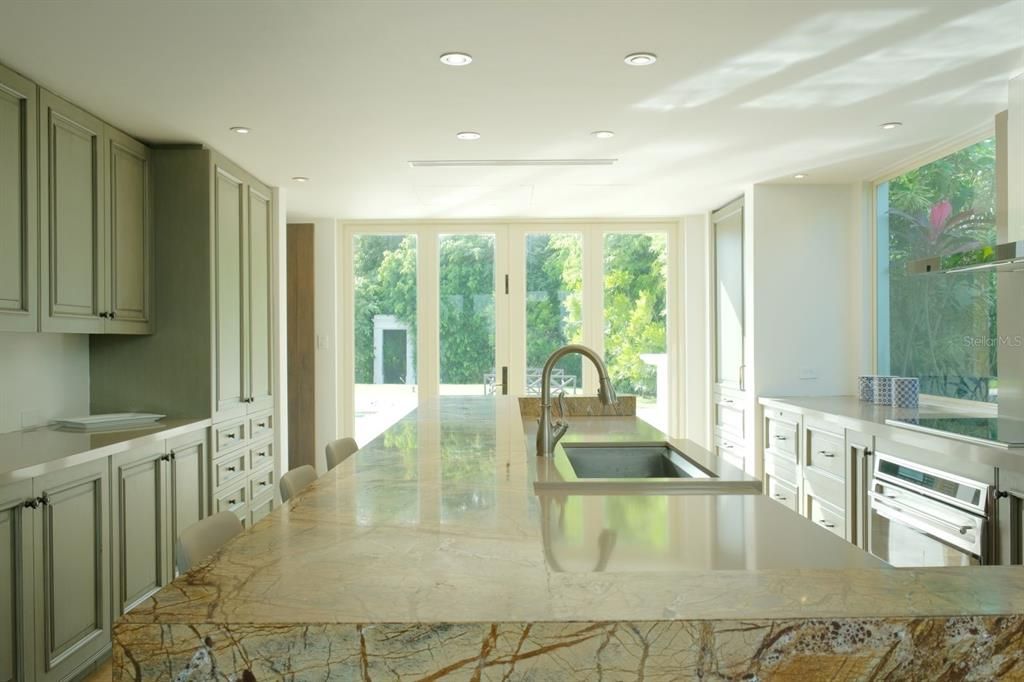 待售: $9,995,000 (6 贝兹, 7 浴室, 8704 平方英尺)