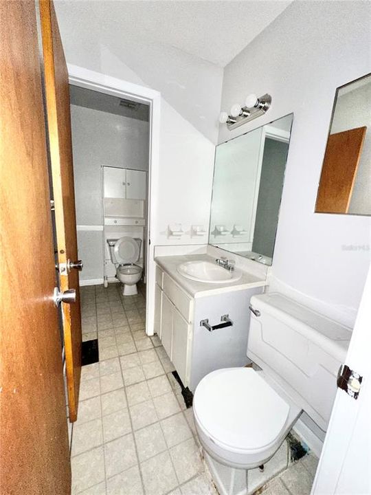 en Suite Half Bath