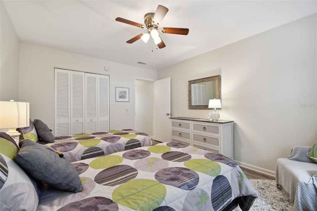 Active With Contract: $159,000 (2 beds, 2 baths, 1140 Square Feet)