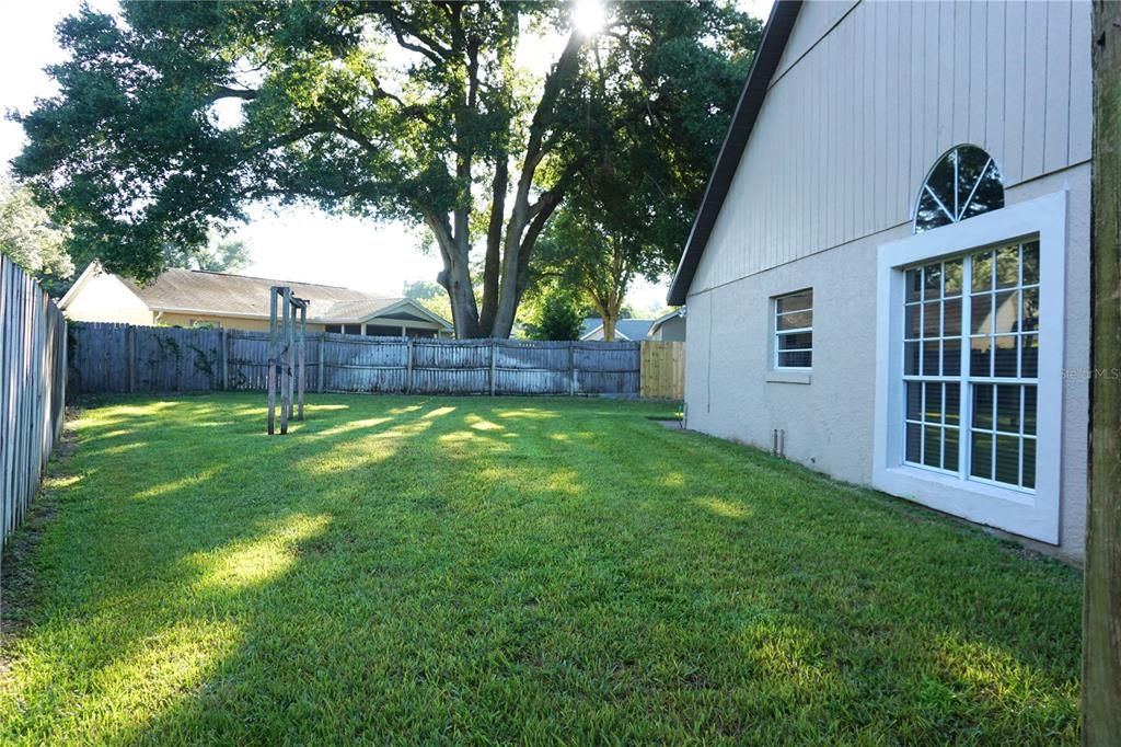 Active With Contract: $400,000 (4 beds, 2 baths, 1959 Square Feet)