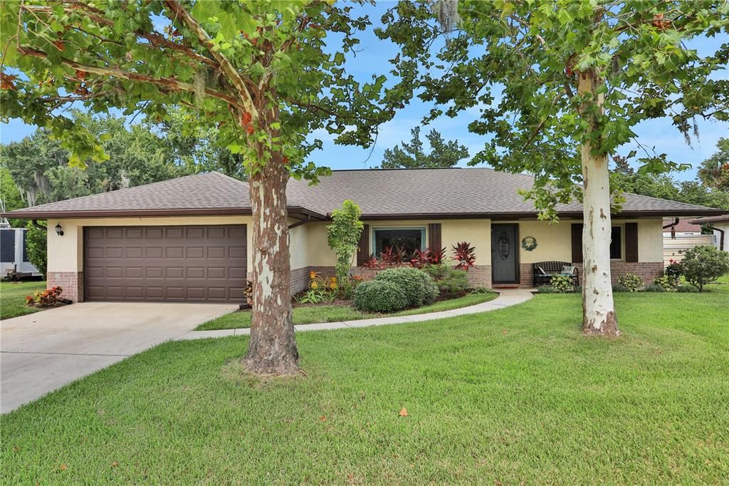 Active With Contract: $409,900 (3 beds, 2 baths, 1680 Square Feet)