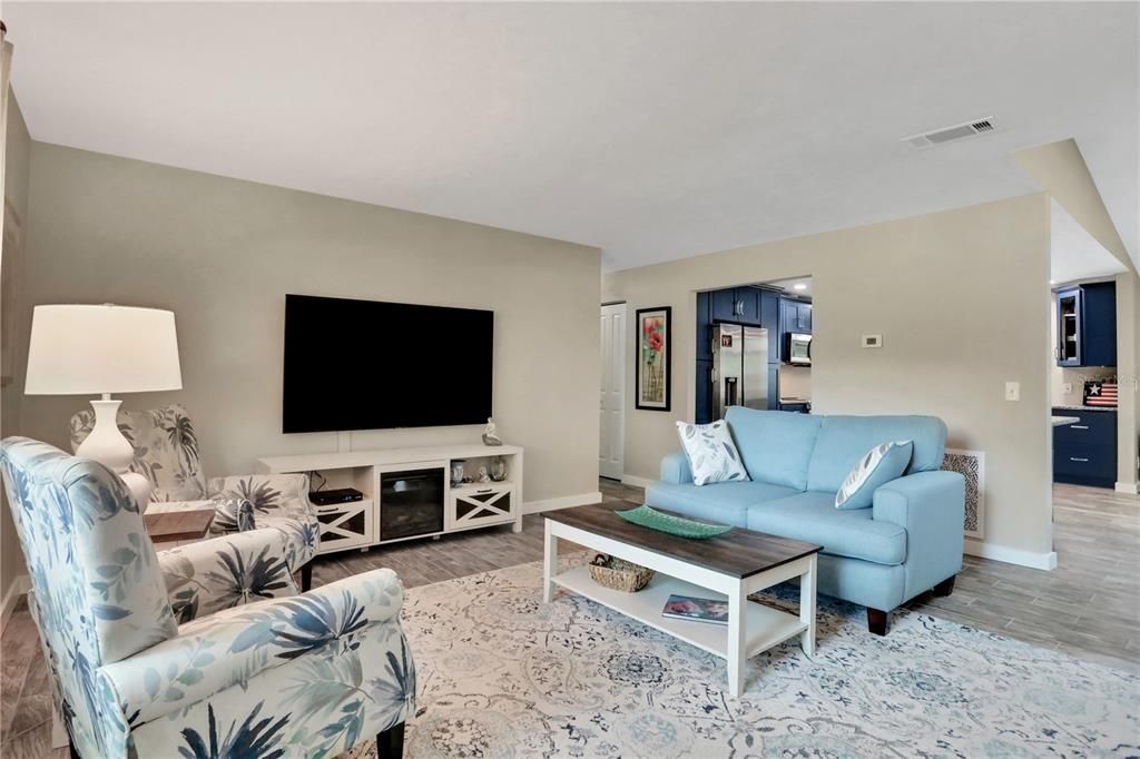 Active With Contract: $409,900 (3 beds, 2 baths, 1680 Square Feet)