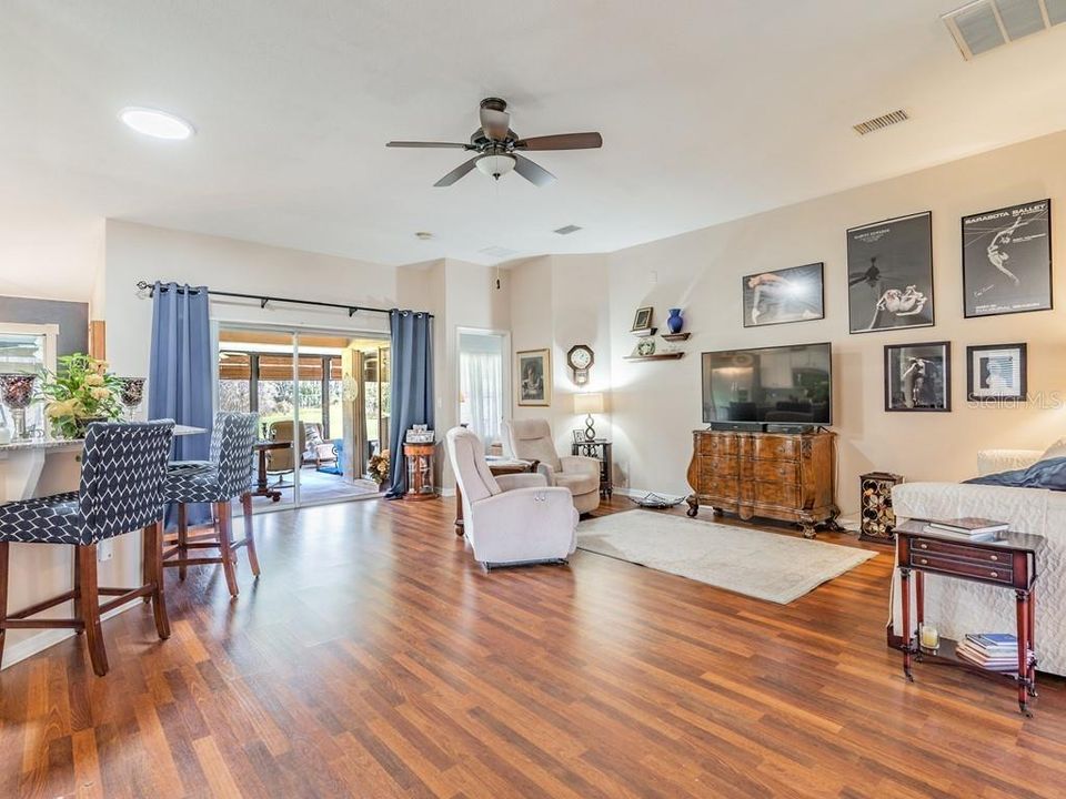 For Sale: $350,000 (2 beds, 2 baths, 1440 Square Feet)