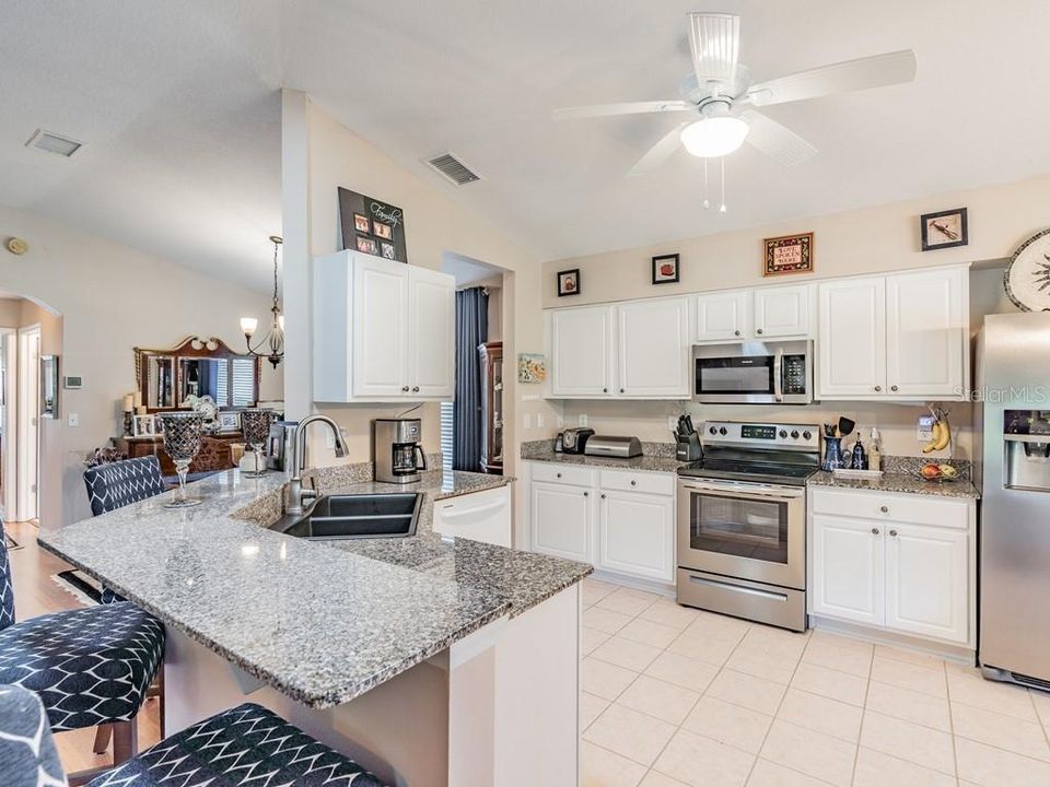 For Sale: $350,000 (2 beds, 2 baths, 1440 Square Feet)