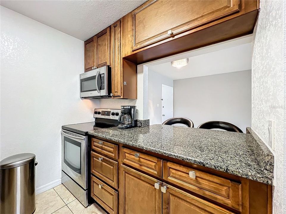 For Sale: $166,900 (1 beds, 1 baths, 720 Square Feet)