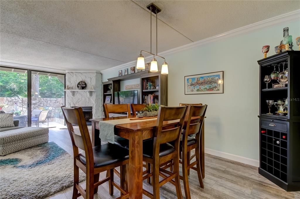 Active With Contract: $389,900 (2 beds, 2 baths, 1294 Square Feet)