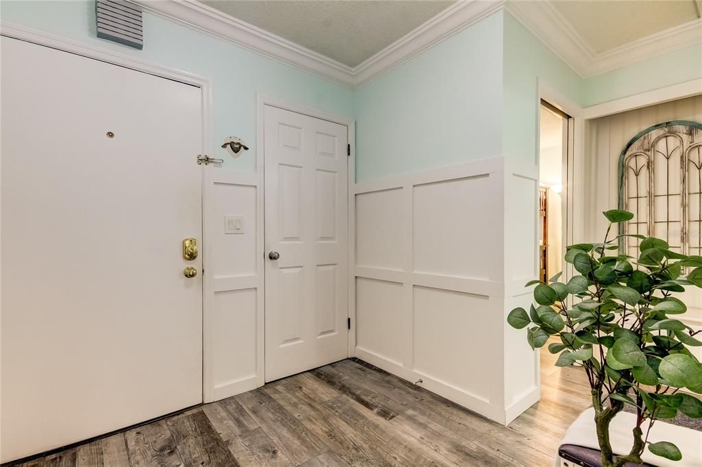 Active With Contract: $389,900 (2 beds, 2 baths, 1294 Square Feet)