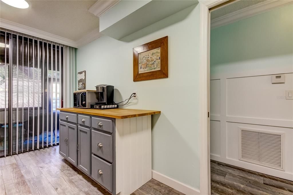 Active With Contract: $389,900 (2 beds, 2 baths, 1294 Square Feet)