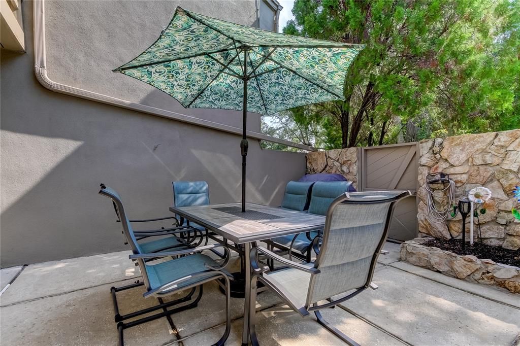 Active With Contract: $389,900 (2 beds, 2 baths, 1294 Square Feet)