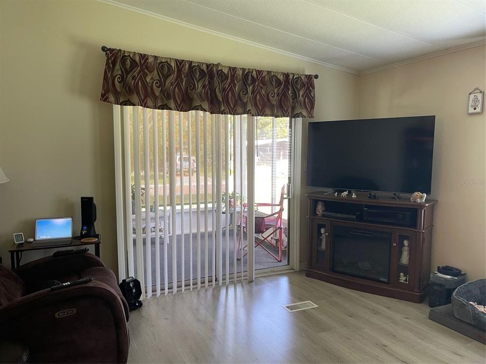 For Sale: $125,000 (2 beds, 2 baths, 1040 Square Feet)