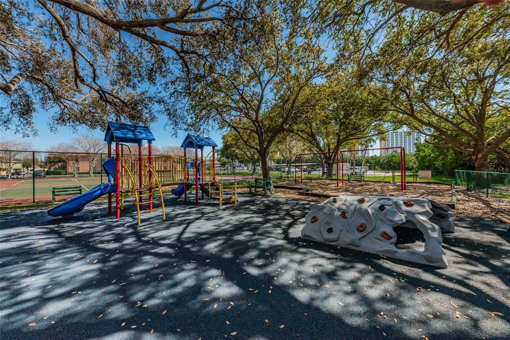 Active With Contract: $950,000 (3 beds, 2 baths, 1606 Square Feet)