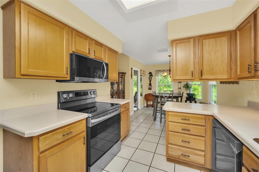 For Sale: $324,900 (2 beds, 2 baths, 1618 Square Feet)