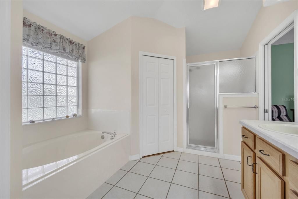 For Sale: $324,900 (2 beds, 2 baths, 1618 Square Feet)