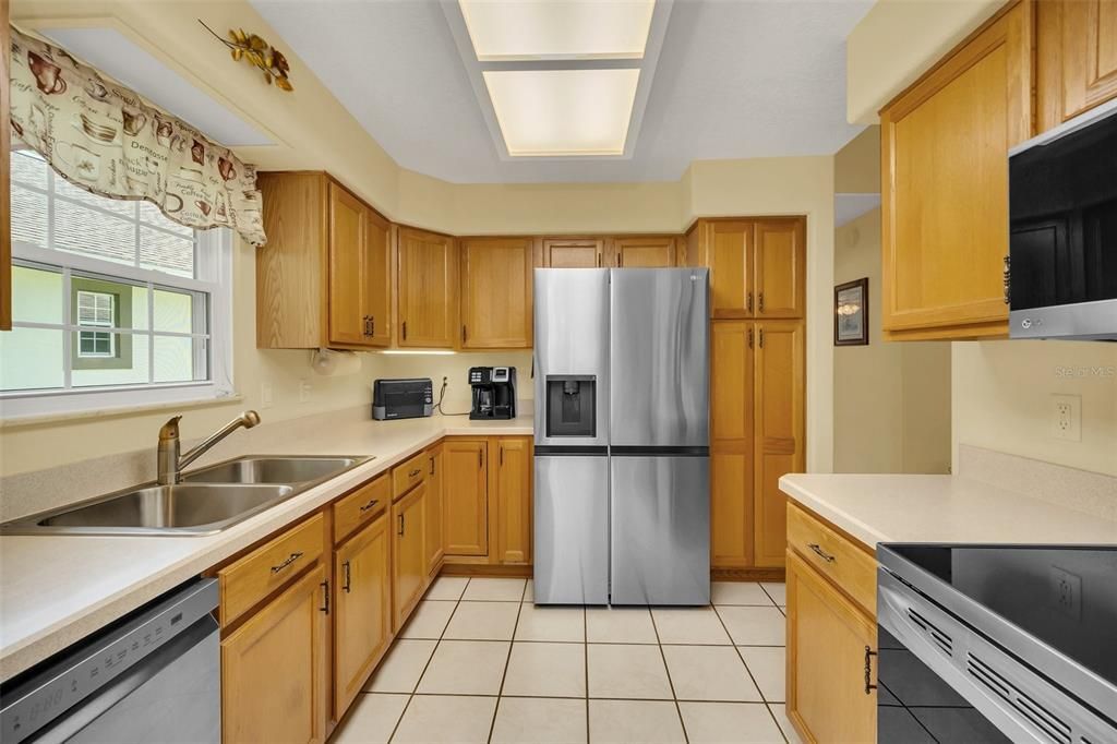 For Sale: $324,900 (2 beds, 2 baths, 1618 Square Feet)