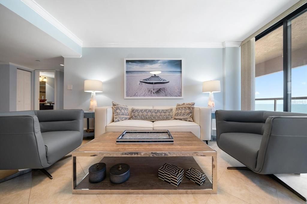 Active With Contract: $1,175,000 (2 beds, 2 baths, 1295 Square Feet)