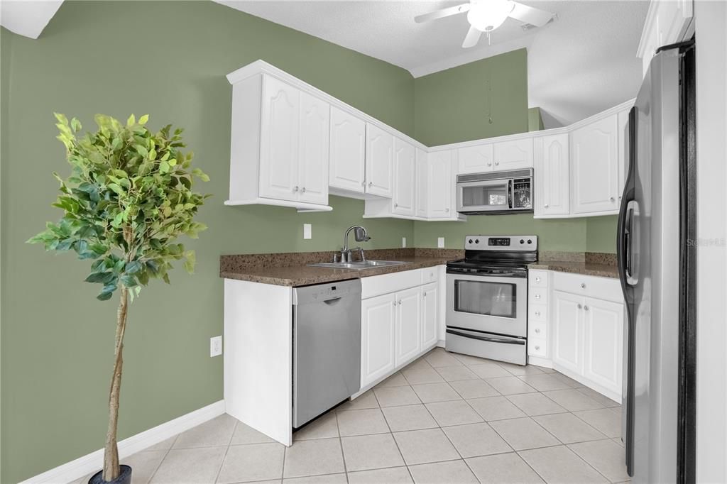 For Sale: $329,000 (2 beds, 2 baths, 1198 Square Feet)