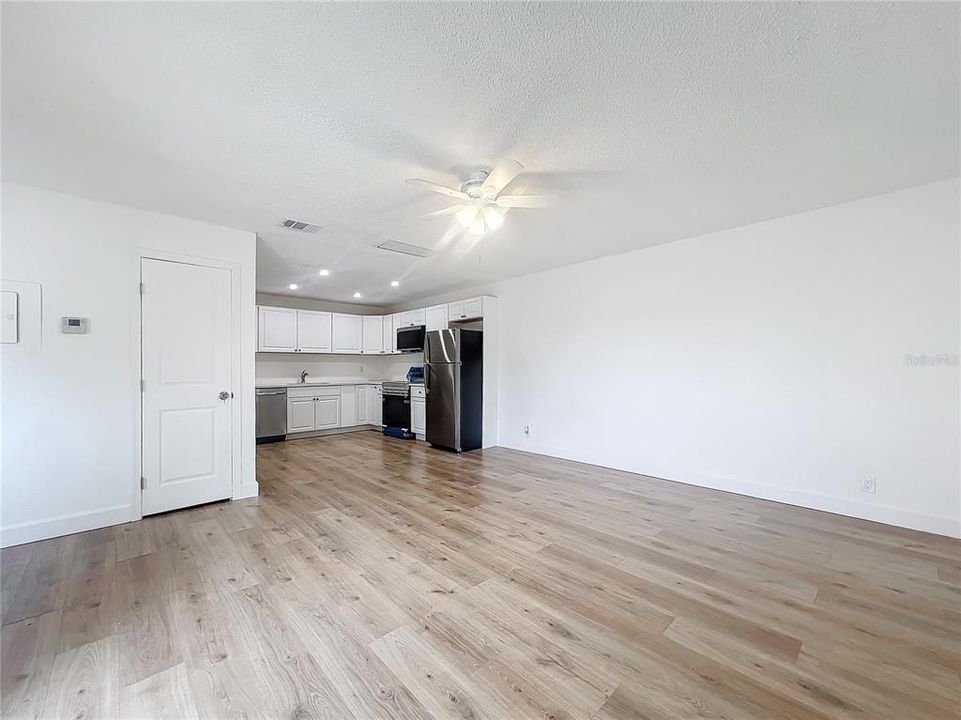 For Sale: $239,000 (2 beds, 2 baths, 944 Square Feet)