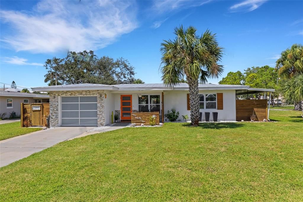 Remodeled & renovated canal home in a favorite neighborhood~