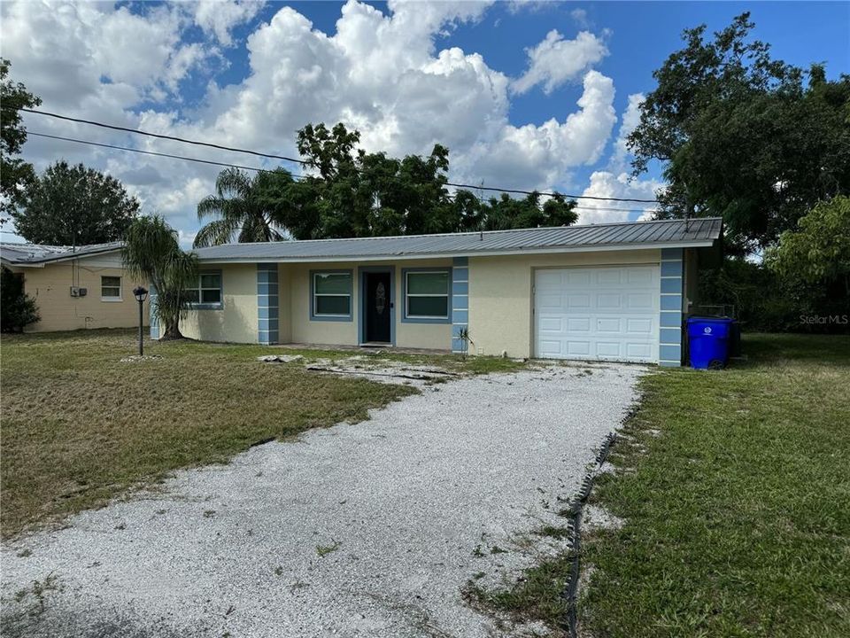 For Sale: $240,000 (3 beds, 2 baths, 1200 Square Feet)