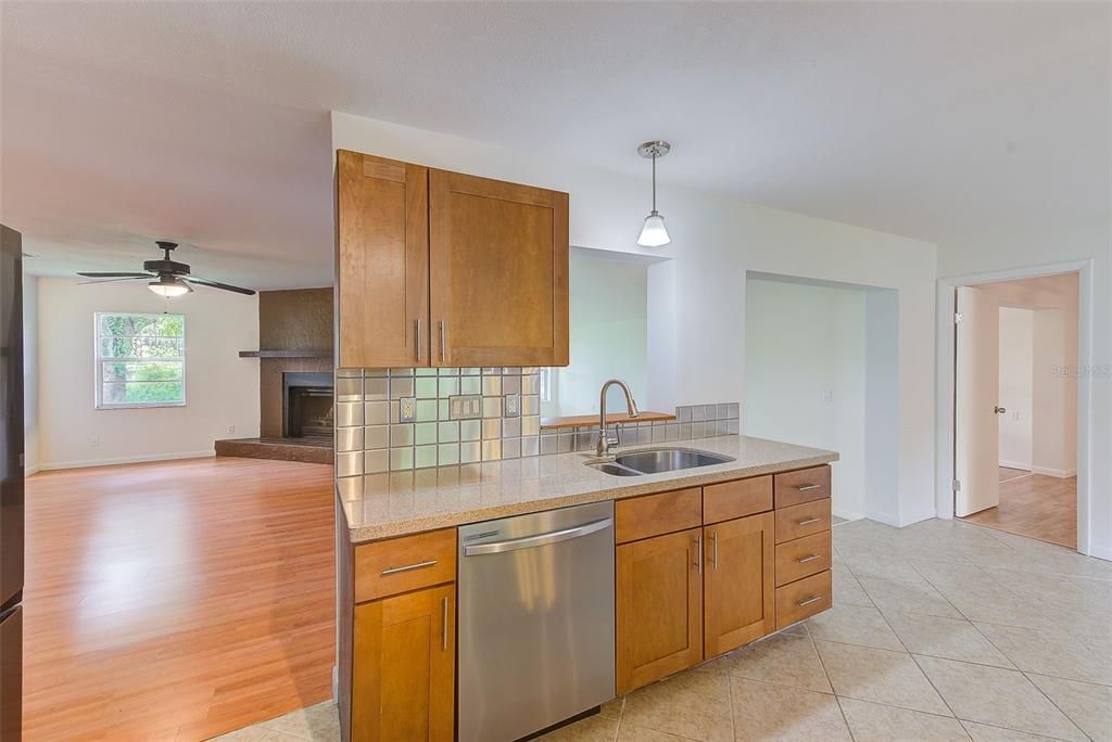 For Sale: $475,000 (3 beds, 2 baths, 1800 Square Feet)