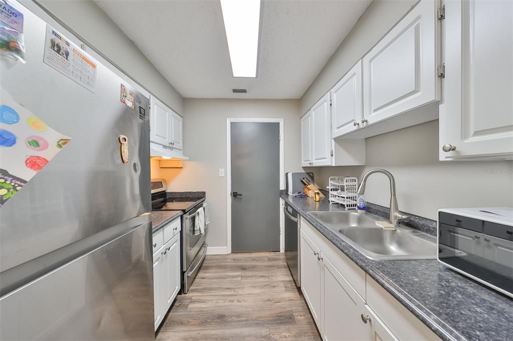 For Sale: $179,000 (2 beds, 2 baths, 1132 Square Feet)