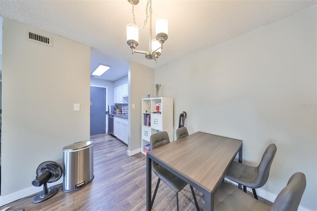 For Sale: $179,000 (2 beds, 2 baths, 1132 Square Feet)