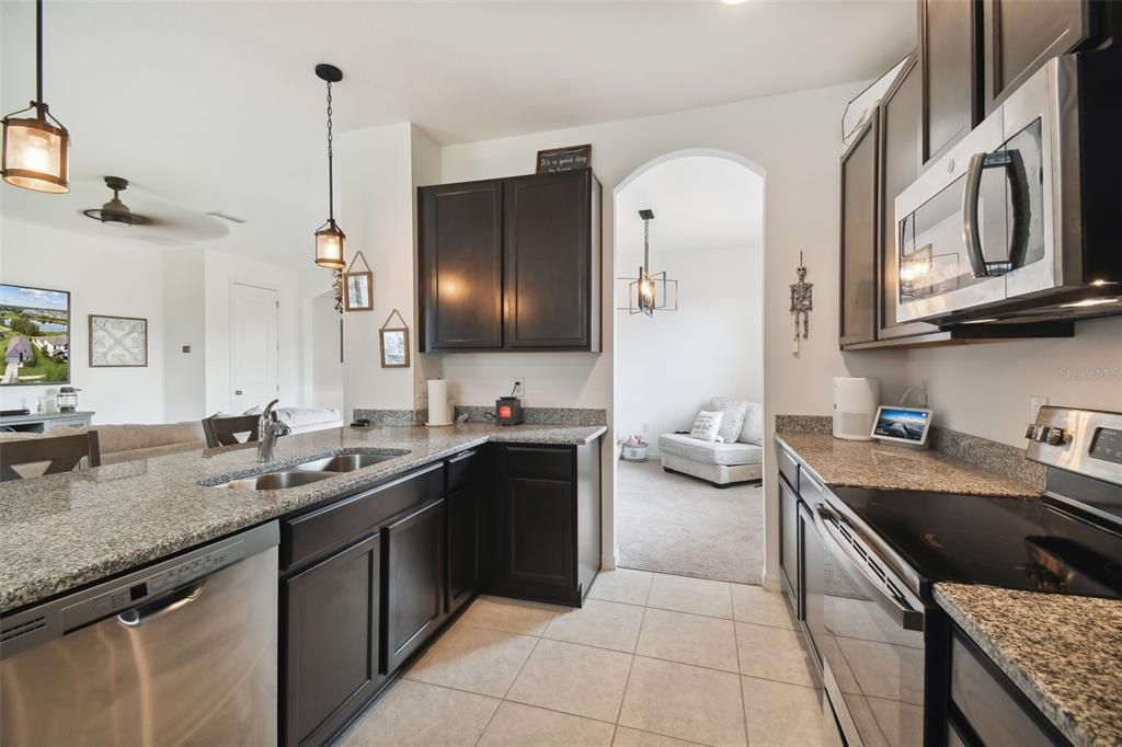 Active With Contract: $374,000 (3 beds, 2 baths, 1736 Square Feet)