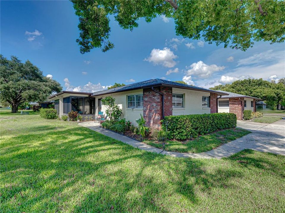 Welcome home! Lovely villa tucked away with no immediate rear neighbors~