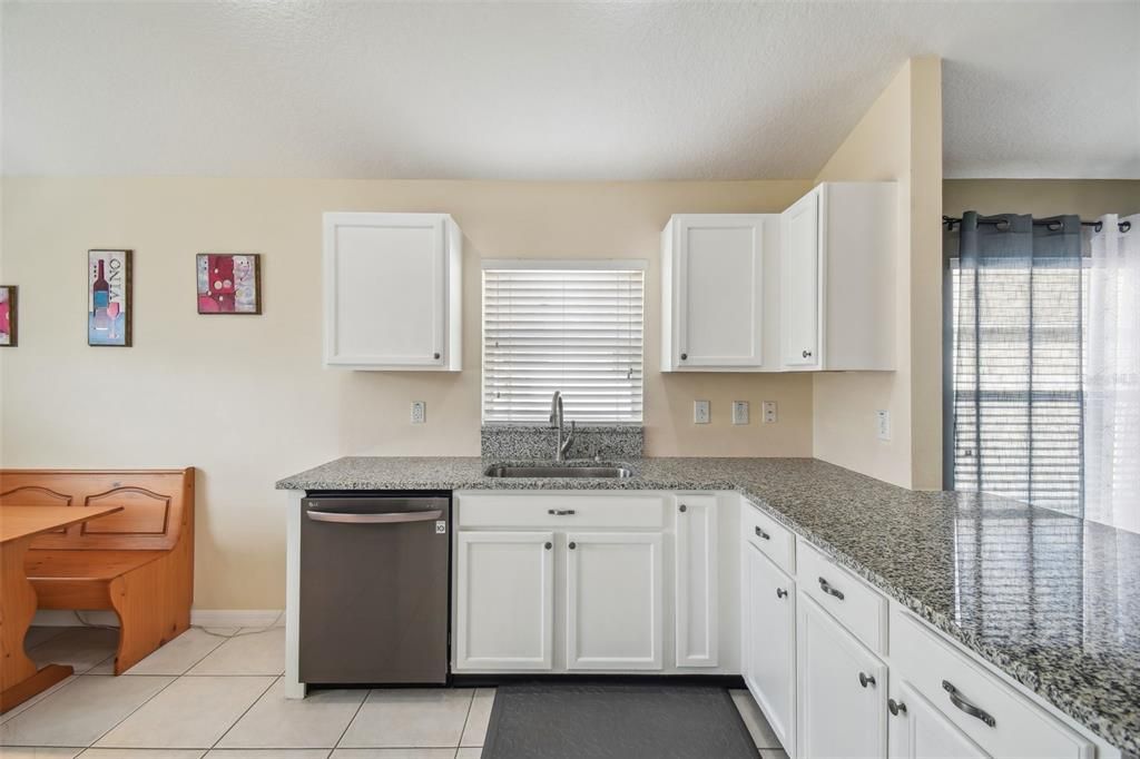 Active With Contract: $345,000 (3 beds, 2 baths, 1640 Square Feet)