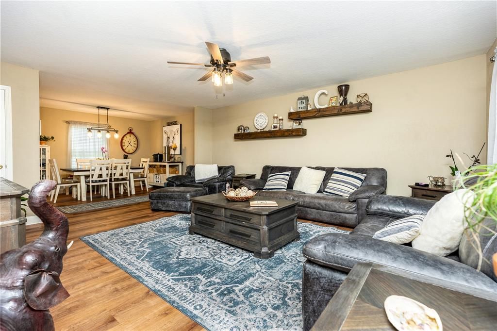 Active With Contract: $479,900 (3 beds, 2 baths, 1632 Square Feet)